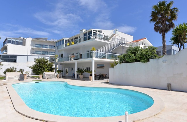 Hilltop Oasis - 4 Bedroom apartment with pool
