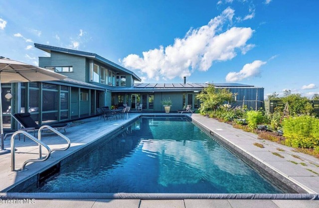 Hilltop: Panoramic Views w/Pool near Catamount