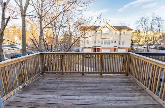 Hillyer Manor - Comfy Townhouse In Great Location! Pet Friendly! by RedAwning