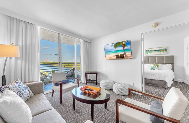 Hilton GalleryOne DoubleTree Hotel Suite, close to the beach and night life