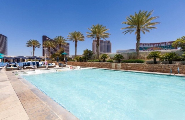 Hilton Grand Vacations Club at Trump International Hotel Las Vegas - 1 Bedroom