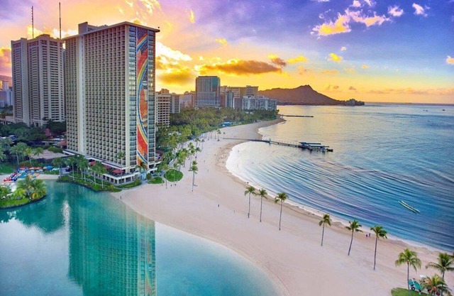 Hilton Hawaiian Village Lagoon