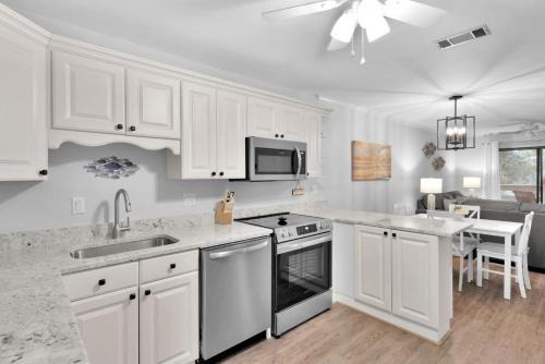 Hilton Head Hangout - 2 BDR Resort Condo by Beach