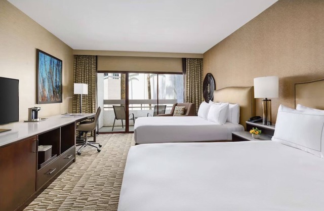 Hilton Phoenix Airport, Standard 2 Queens, Free Shuttle & Outdoor Pool