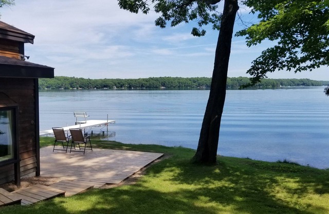 Hinton Bay Cabin on Round Lake