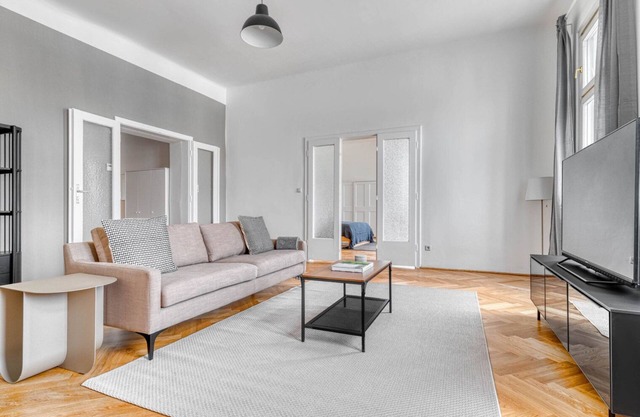 Hip Innere Stadt 3BR w/Elevator, Best Location in Vienna, by Blueground