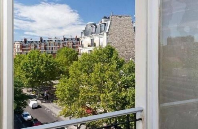 Hipotel Belgrand Edith Piaf