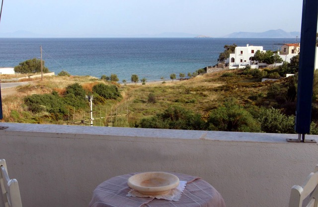 "Hippocampus" 2bedroom Apartment with Aegean View and 2 min walk from the beach