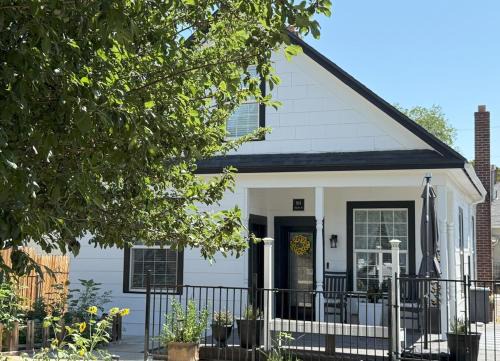 Historic 1914 Cottage