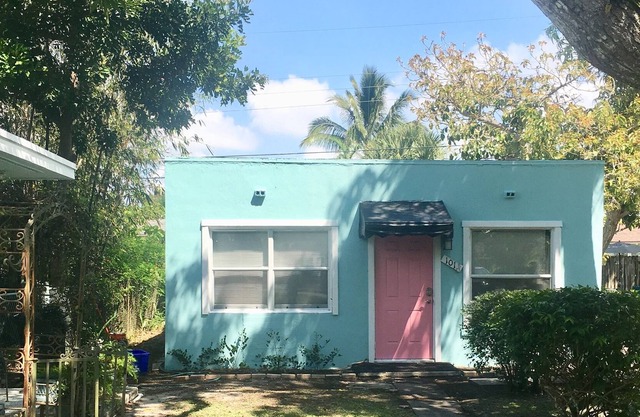 Historic 1929 cottage in pineapple grove area