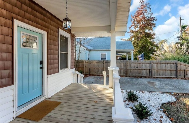Historic 3BR Fenced Yard Long Stays OK