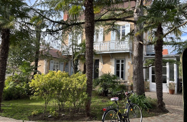 Historic chalet in Arcachon with charming garden