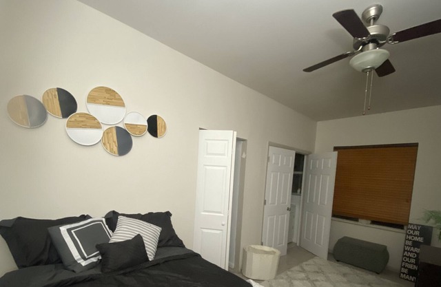 Historic charming entr plc Apt in Dwtwn mins to restaurant, hospitals, stadium