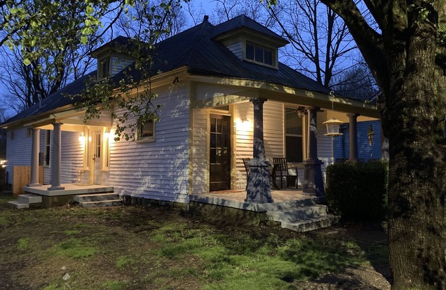 Historic Craftsman-style House- 7 minutes walk Downtown Franklin 2 bed/2 bath