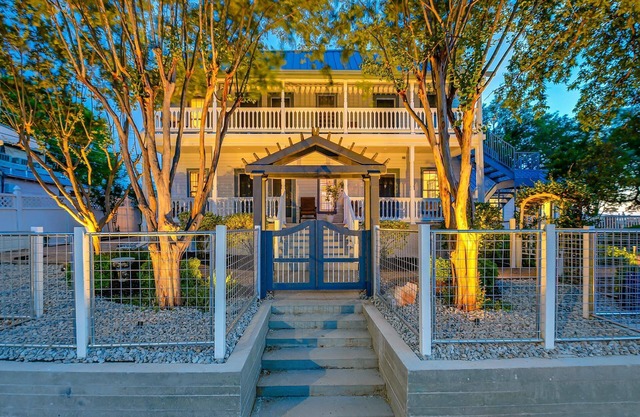 Historic Downtown Home! 6 Suites In Downtown Marble Falls