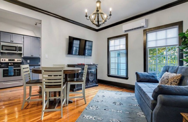 Historic Downtown Marble Falls- 3 Suite Travis/LBJ/MrblFlls