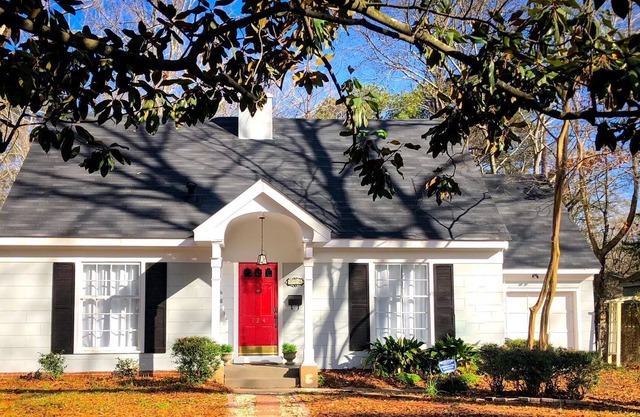 Historic Fondren 4 bedroom Quaint Cottage