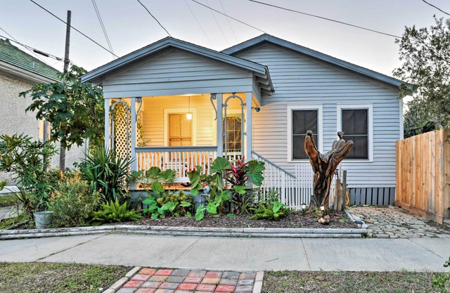 Historic Galveston Home: Walkable Neighborhood!