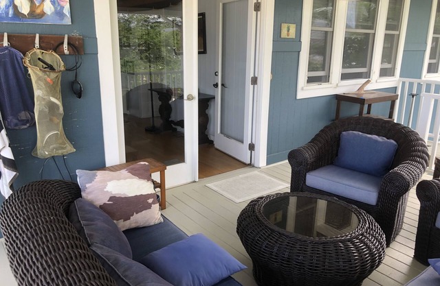 Historic Hawaiian cottage in Lanikai fully furnished and completely remodeled