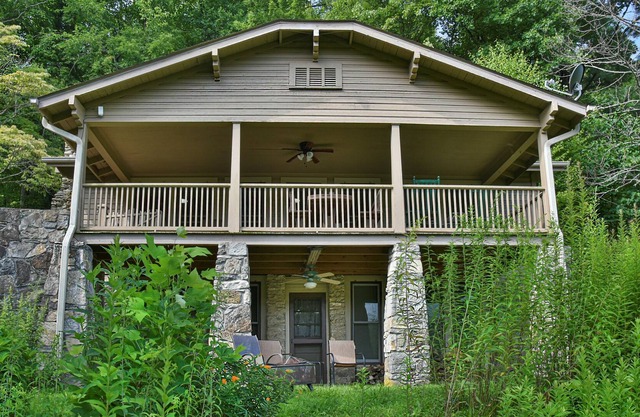 Historic home - views, trails, quiet, near Asheville, Equestrian Center