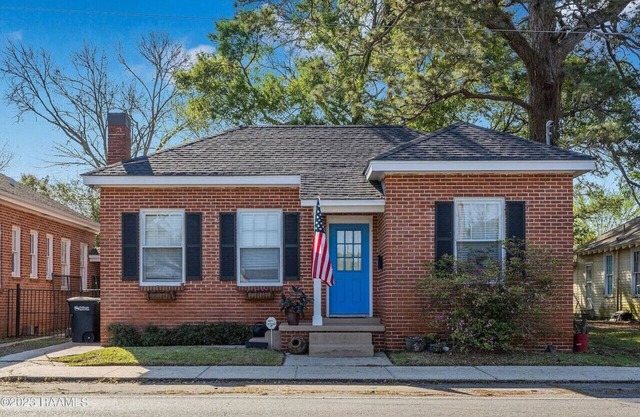 Historic Home w/a Fresh Look - Downtown