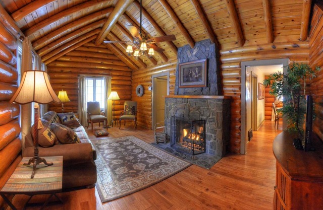 Historic Log Cabin- A True Black Hills Original