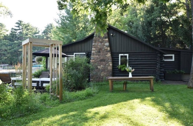 Historic Log Cabin on Miner Lake - Chain O' Lakes