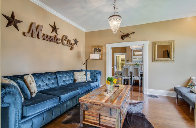 Historic Nashville White House,Close To Downtown&Greenway,Sleeps 12,Fenced Yard!