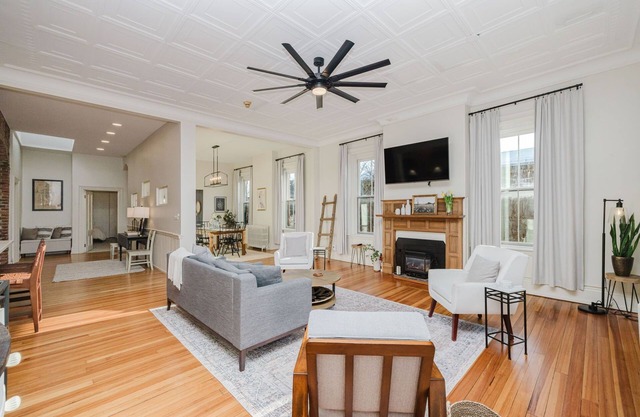 Historic New Bedford Henry’s on William! 4 Bedroom