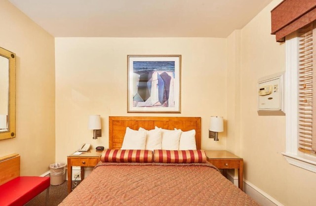 Historic Philly Room 7 Miles Away from Downtown | Free Continental Breakfast