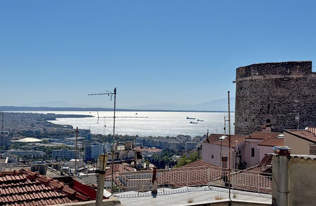 Historic Seaview Apartment near the City Center