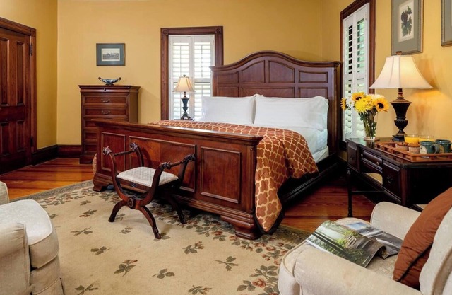 Historic Suite w/Private Bathroom-Engadine Inn and Cabins "Breakfast Included"