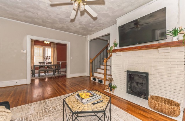 Historic Uptown Escape 4BR with Porch -Sleeps up to 10 people