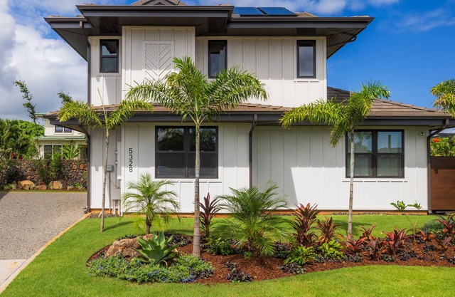 Ho'Okipa Cottage - A/C, Wifi, heated & jetted pool, short walk to the beach