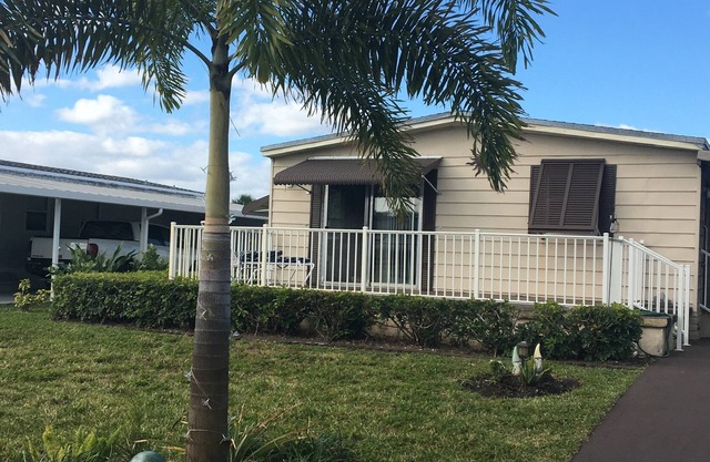 Hobe Sound minutes to Jupiter and Port St Lucie, Beaches and Golf.
