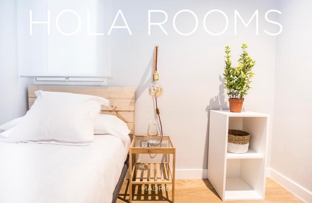 Hola Rooms