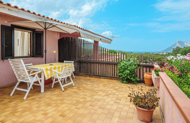 Holiday Home 'Villetta Meyer Lu Pitrali' with Sea View, Private Terrace and Private Garden