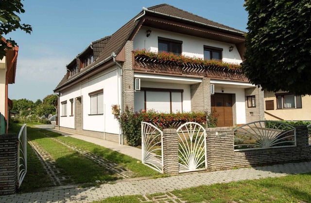 Holiday apartment with air conditioning, pool, WiFi