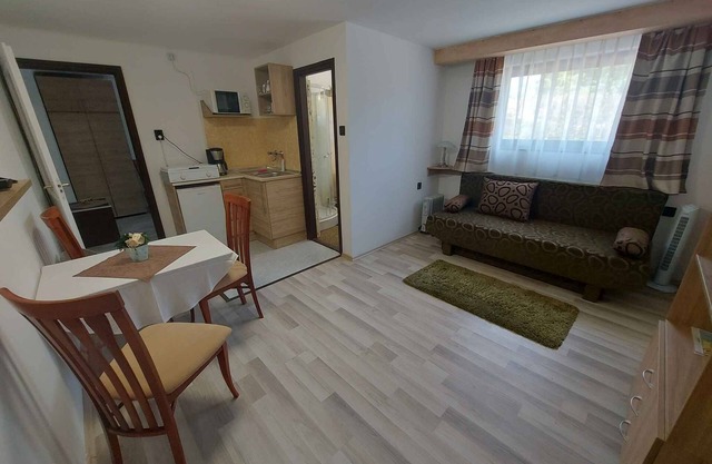 Holiday apartment with large garden, internet and air conditioning