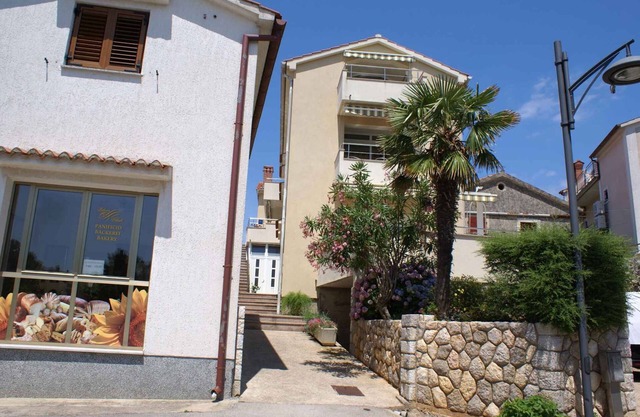 Holiday apartment 100 m from the sea with air conditioning