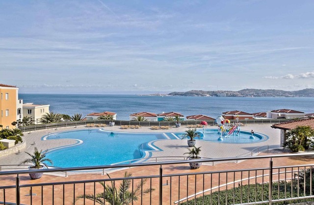 Holiday apartment 150 m from the beach