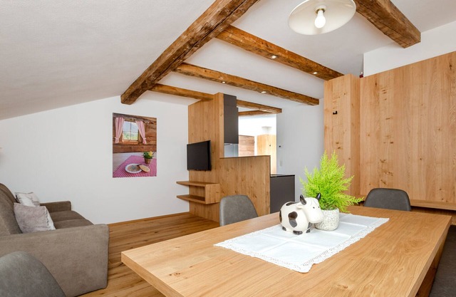 Holiday Apartment 'Ausserharmerhof Bergdiamant' with Mountain View, Shared Garden and Wi-Fi