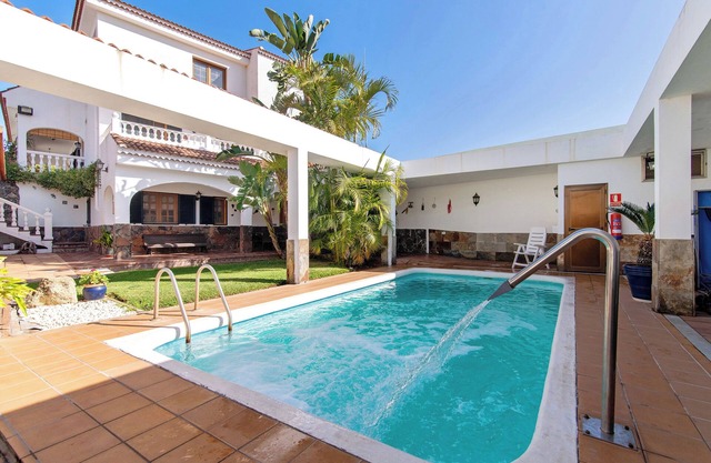 Holiday Apartment 'Bonita Casa Para El Relax' with Mountain Views, Pool and Wi-Fi