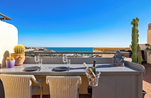 Holiday Apartment 'Casa Rosado' with Sea View, Pool & Wi-Fi