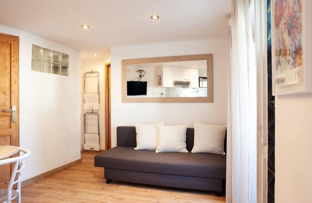 Holiday Apartment "Central Marseille" with Balcony & Wi-Fi