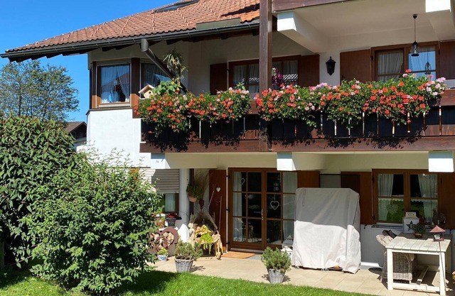 Holiday Apartment 'Chaletwohnung Alpenglück' with Private Terrace, Private Garden and Wi-Fi