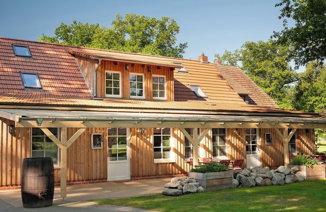 Holiday Apartment "Eichengeflüster Forest Cabin" with Large Covered Terrace in Ströhen