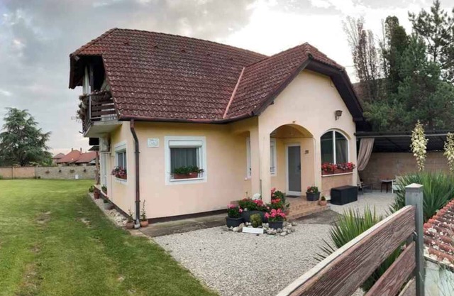 Holiday apartment with garden and terrace