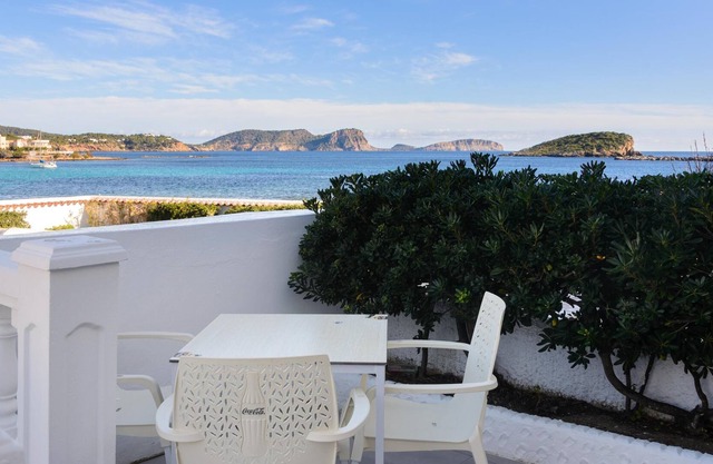 Holiday Apartment in a Well-Maintained Complex with AC and Terrace