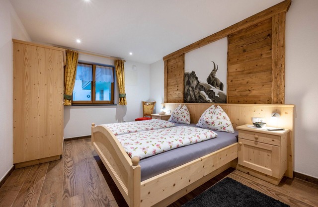 Holiday Apartment "Dreiherrenspitze" with Shared Whirlpool & Garden